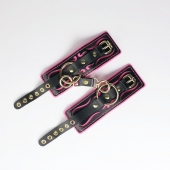 Черные кожаные наручники с розовой строчкой - Crazy Handmade - купить с доставкой в Энгельсе