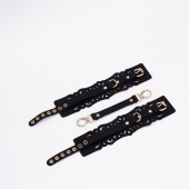 Черный кожаные оковы с узорами и золотистой фурнитурой - Crazy Handmade - купить с доставкой в Энгельсе