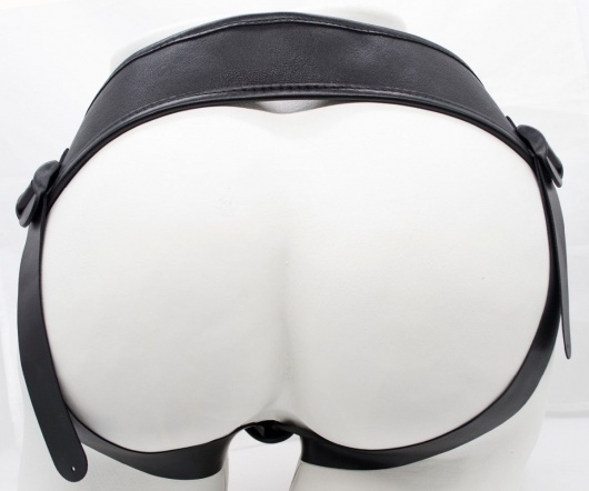 Реалистичный фаллоимитатор с мошонкой на трусиках Харнесс - 16,5 см. - LOVETOY (А-Полимер) - купить с доставкой в Энгельсе